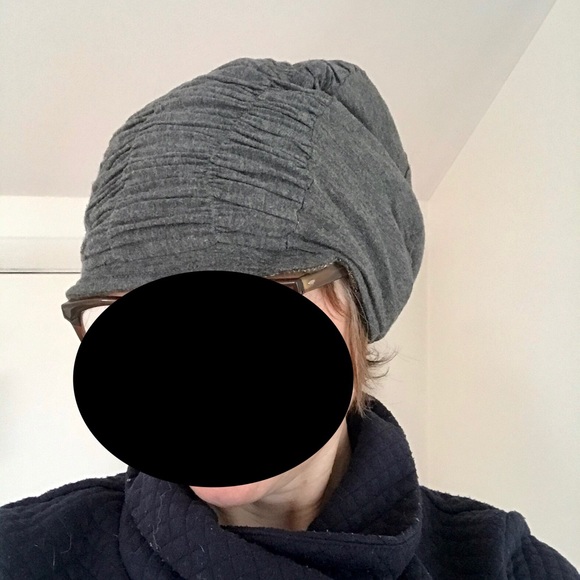 EUC slouchy reversible hat green/gold and gray - Picture 9 of 10